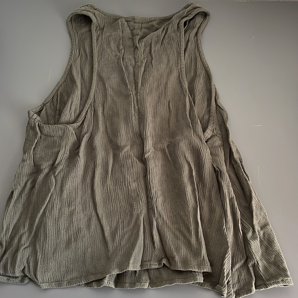 Flowy Tank - Picture 2 of 3